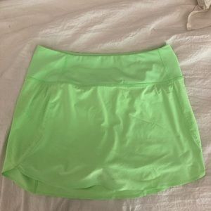 New condition Athleta skirt. Size small